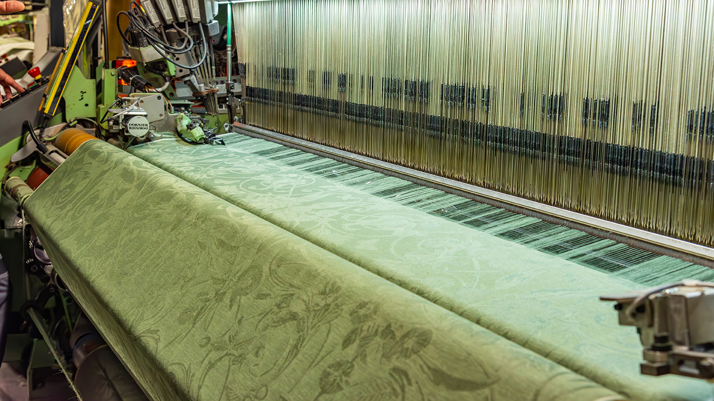 Damaststoff auf einem Jacquard-Webstuhl