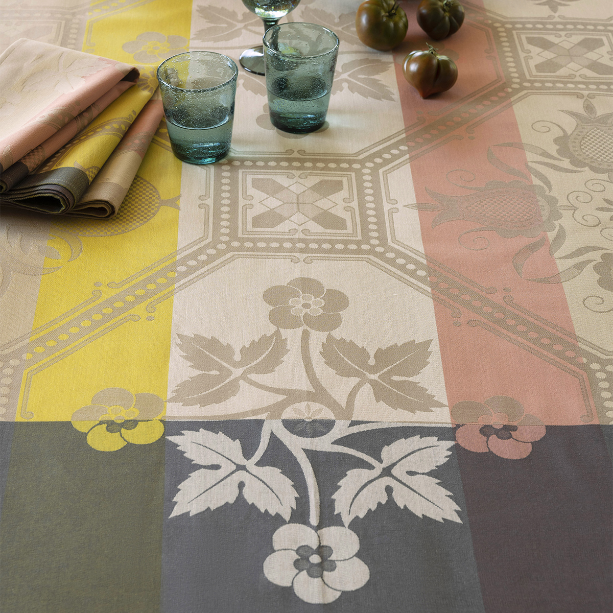 Nappes de table carrés de la marque Le Jacquard Français